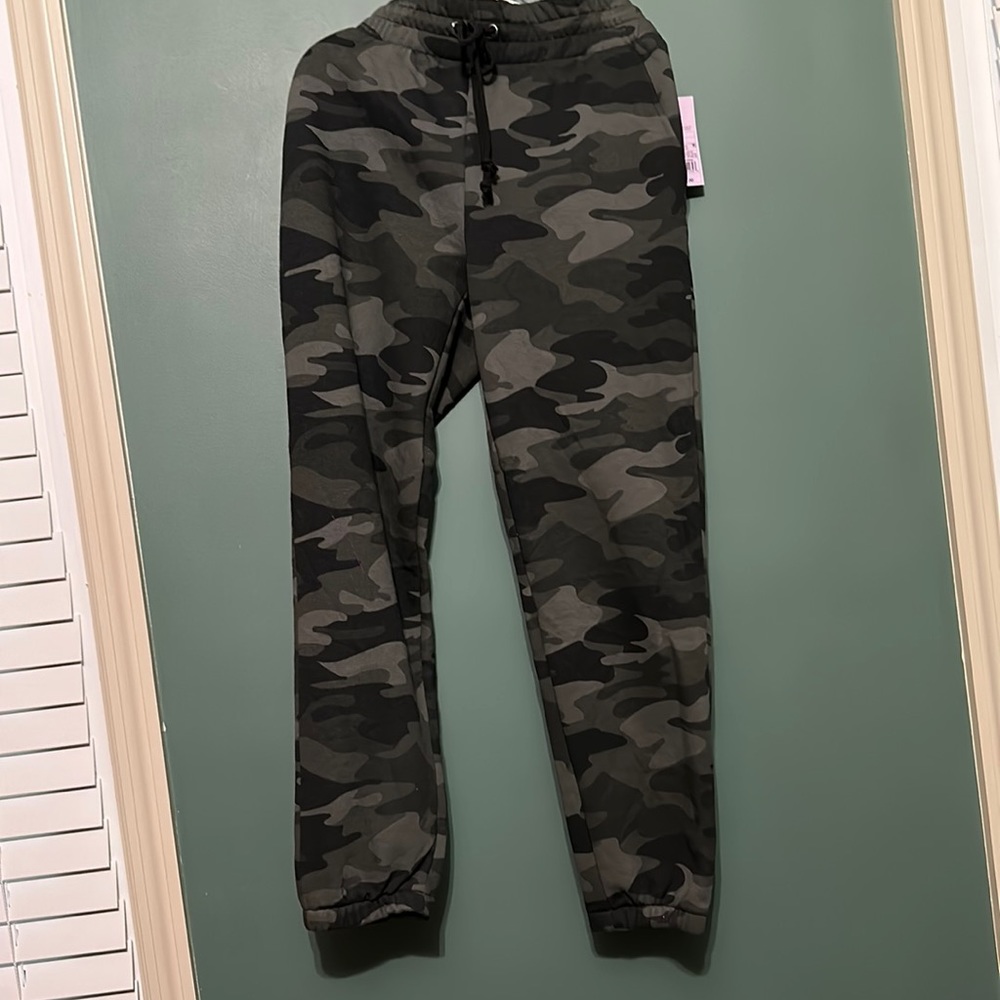 Wild Fable camo sweatpants